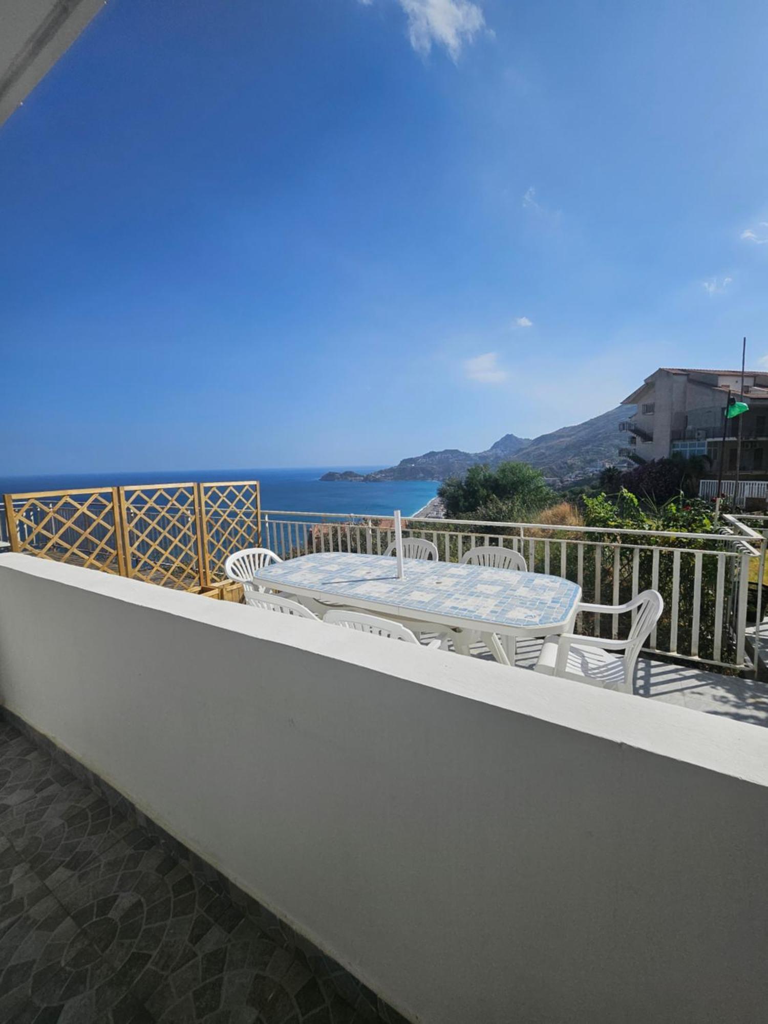 Nuova Casa Giulia Lägenhet Letojanni Exteriör bild