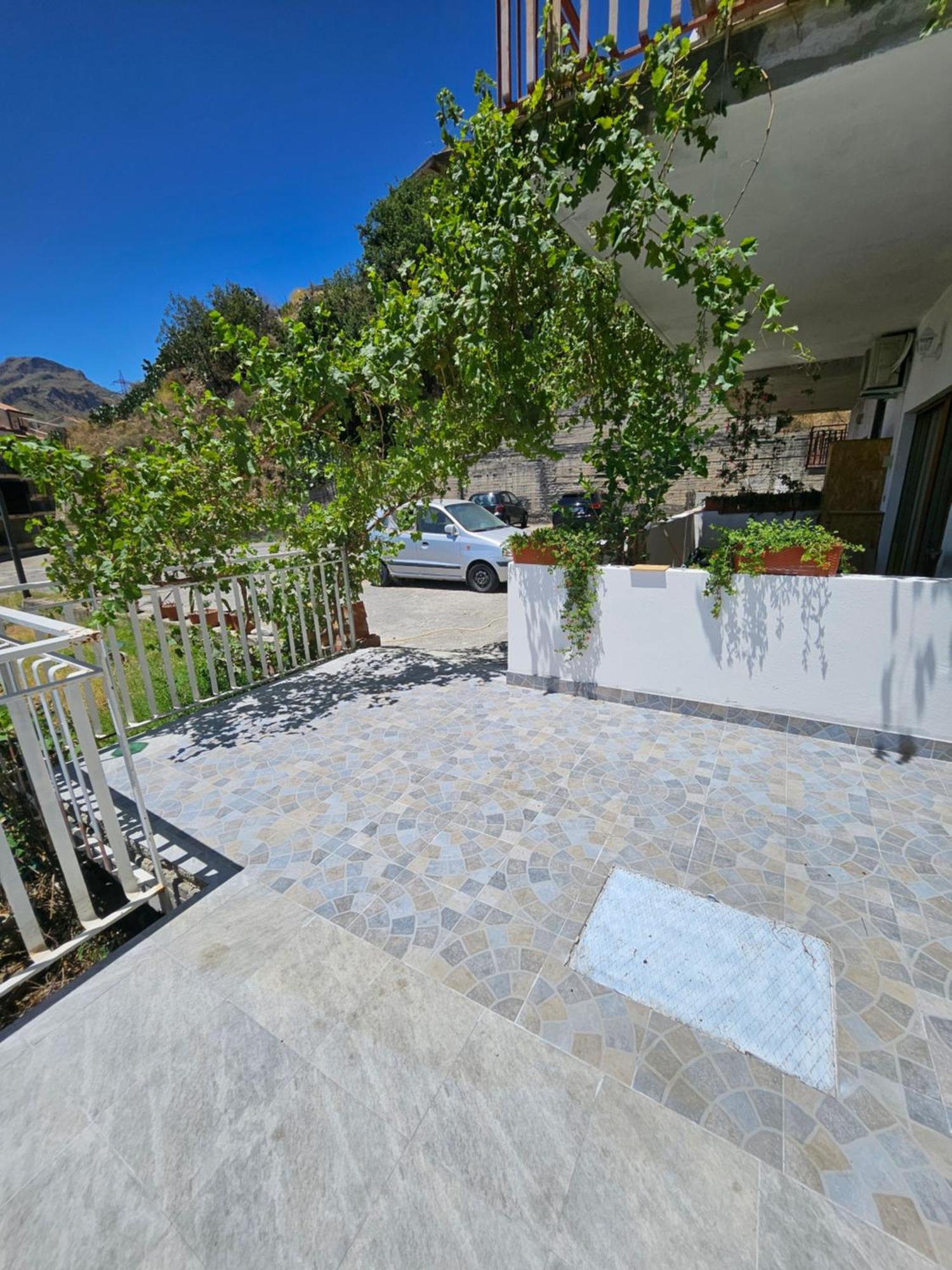 Nuova Casa Giulia Lägenhet Letojanni Exteriör bild
