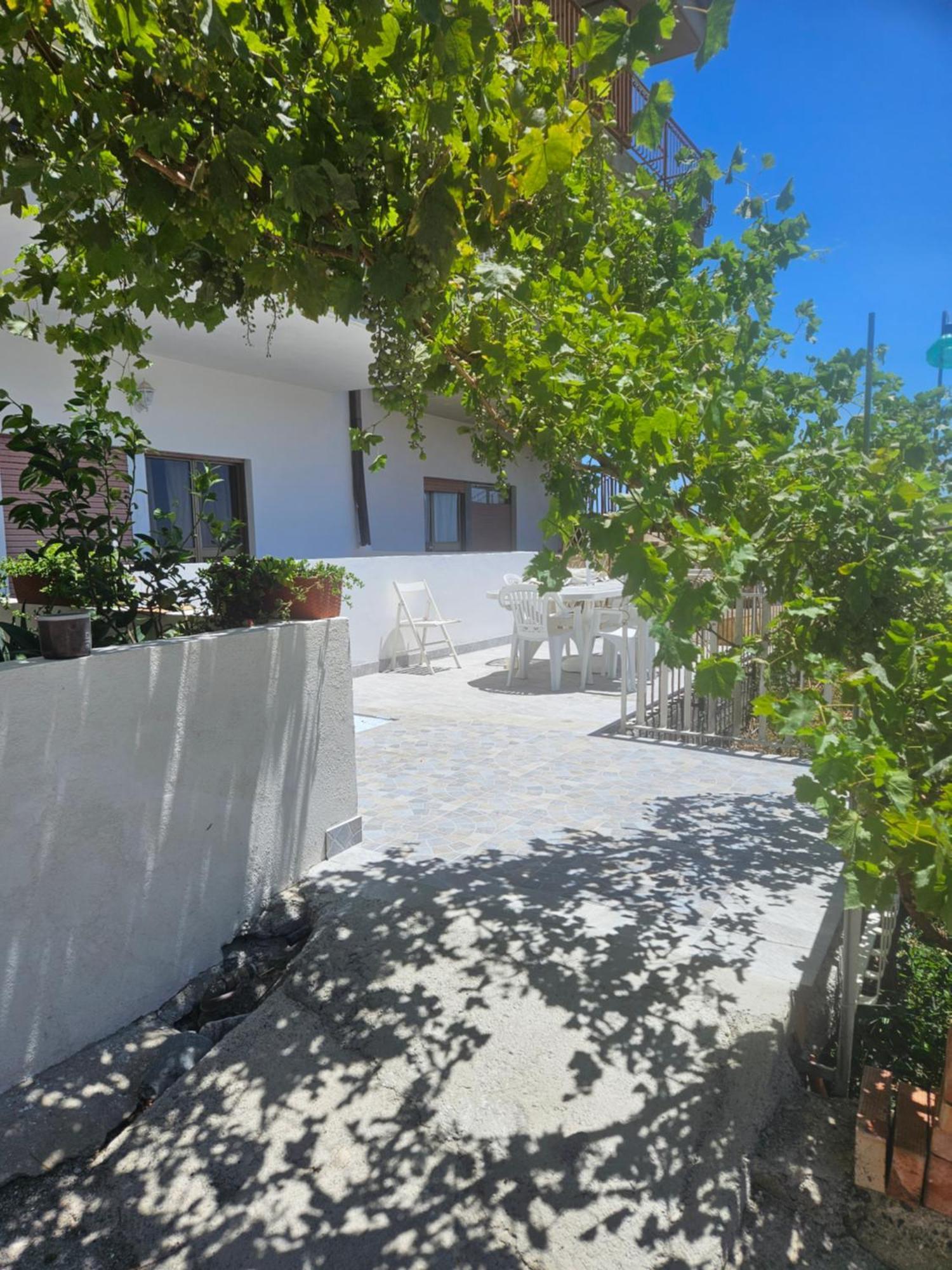 Nuova Casa Giulia Lägenhet Letojanni Exteriör bild